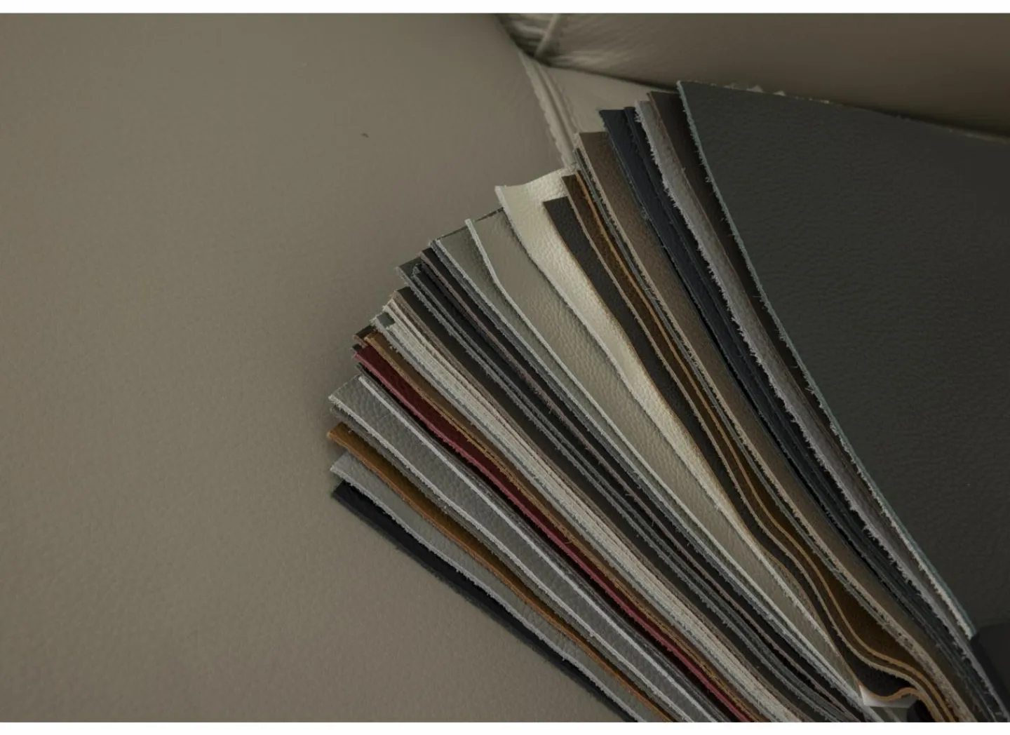 Hoeksalon Walk 413x303cm - leder - grijs met relax & opbergruimte